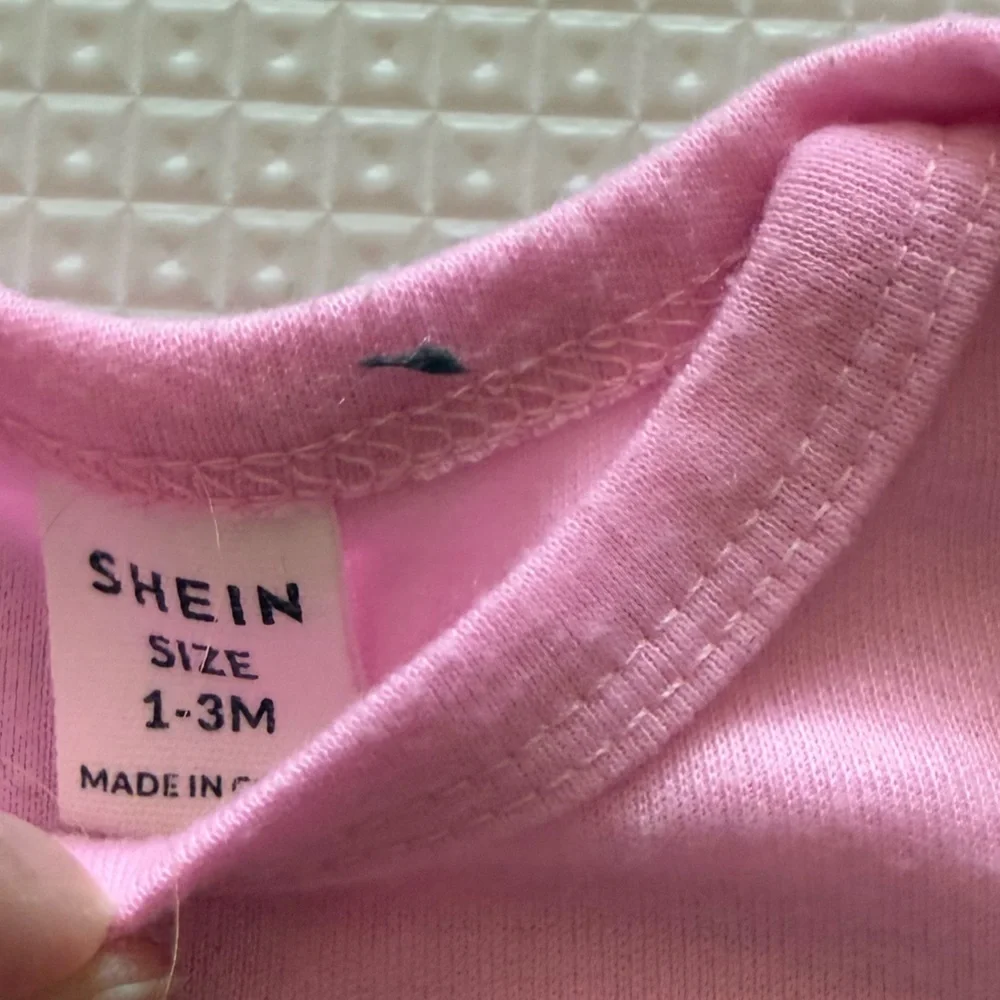 Shein|Baby girl groovy lettering bodysuit in bubblegum pink, super boho!70’s